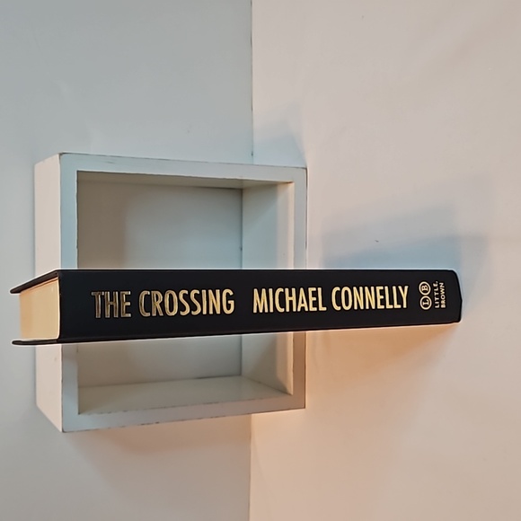 Michael Connelly The Crossing A Bosch Novel 1st Edt. 2015 Hardcover Little Brown - Picture 15 of 17